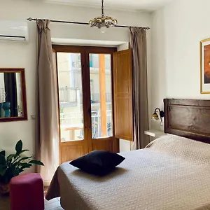 https://casa-ferrara.taorminaitalyhotels.com